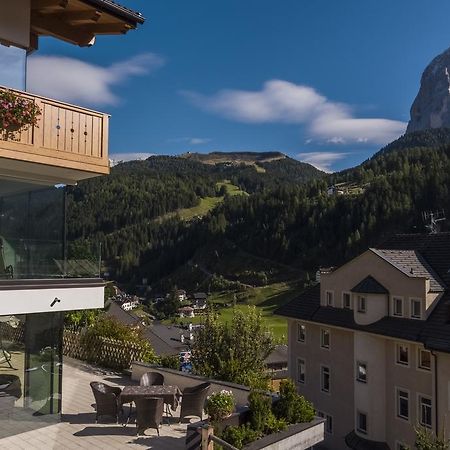 Hotel Garni Gardena - Appartments Santa Cristina Val Gardena エクステリア 写真