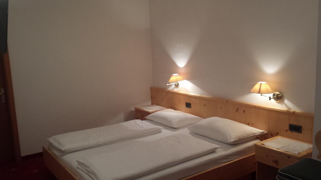 Hotel Garni Gardena - Appartments Santa Cristina Val Gardena 部屋 写真