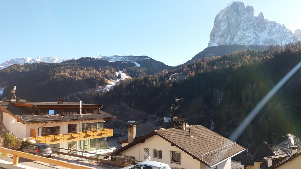 Hotel Garni Gardena - Appartments Santa Cristina Val Gardena エクステリア 写真