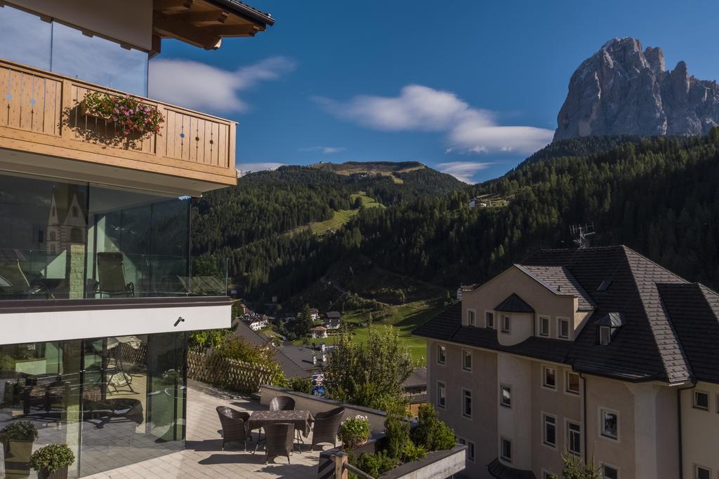 Hotel Garni Gardena - Appartments Santa Cristina Val Gardena エクステリア 写真