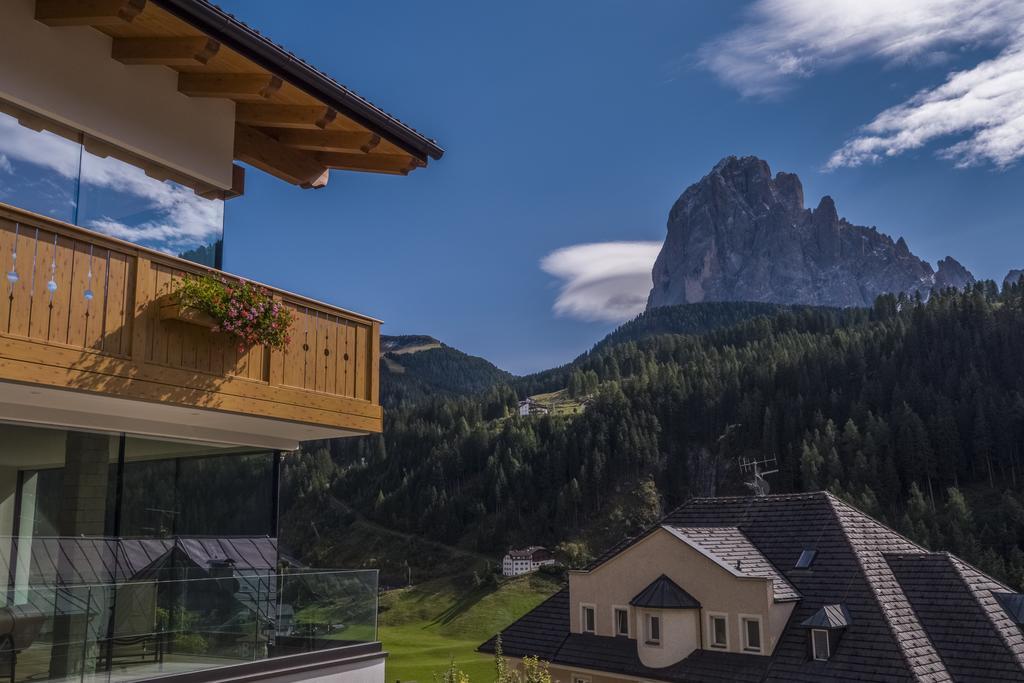Hotel Garni Gardena - Appartments Santa Cristina Val Gardena エクステリア 写真